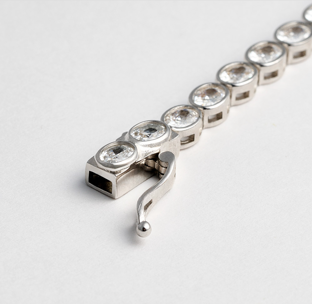 LLOYD Oval Tennis Bracelet