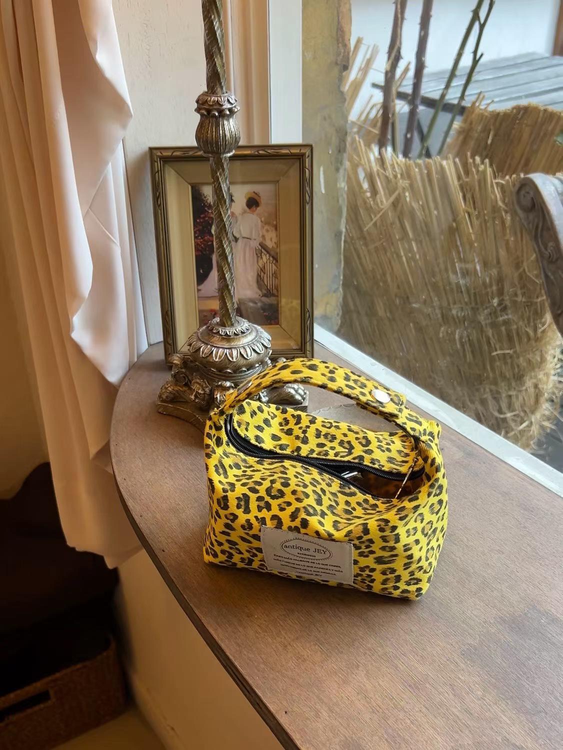 ANTIQUEJEY Leopard Lunchbox Makeup Bag