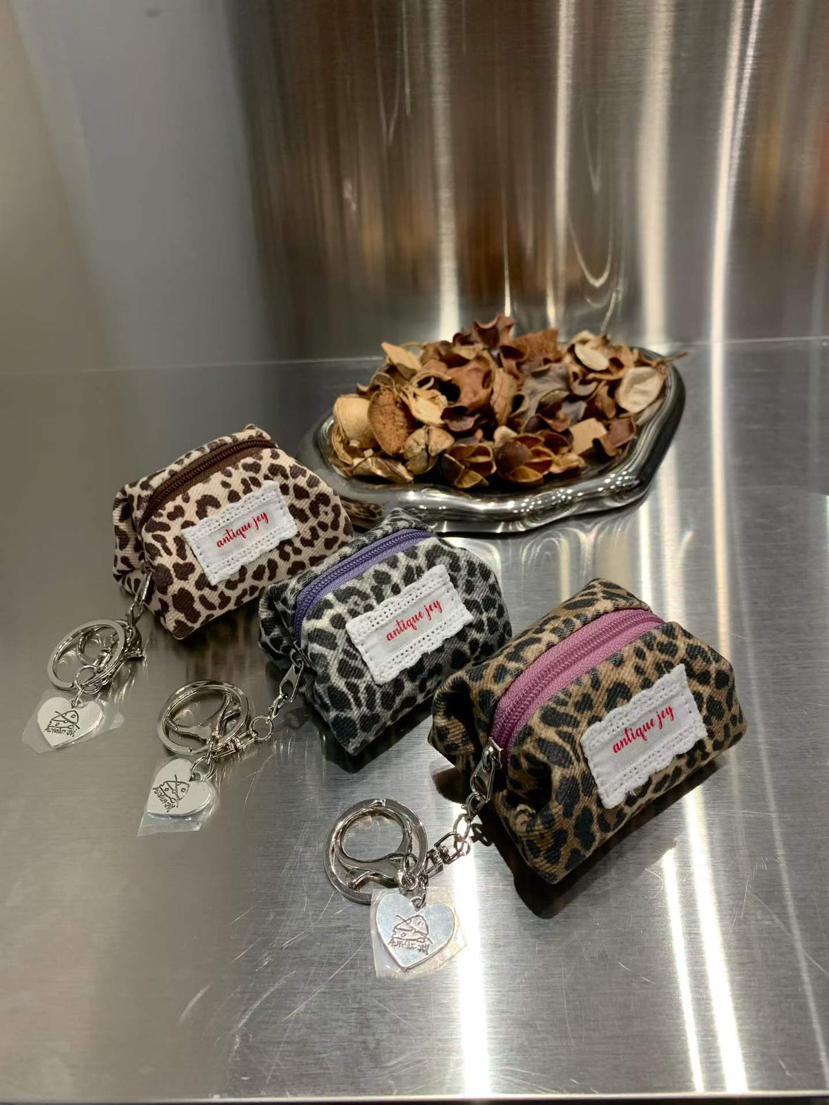 ANTIQUEJEY Leopard Lunchbox Makeup Bag
