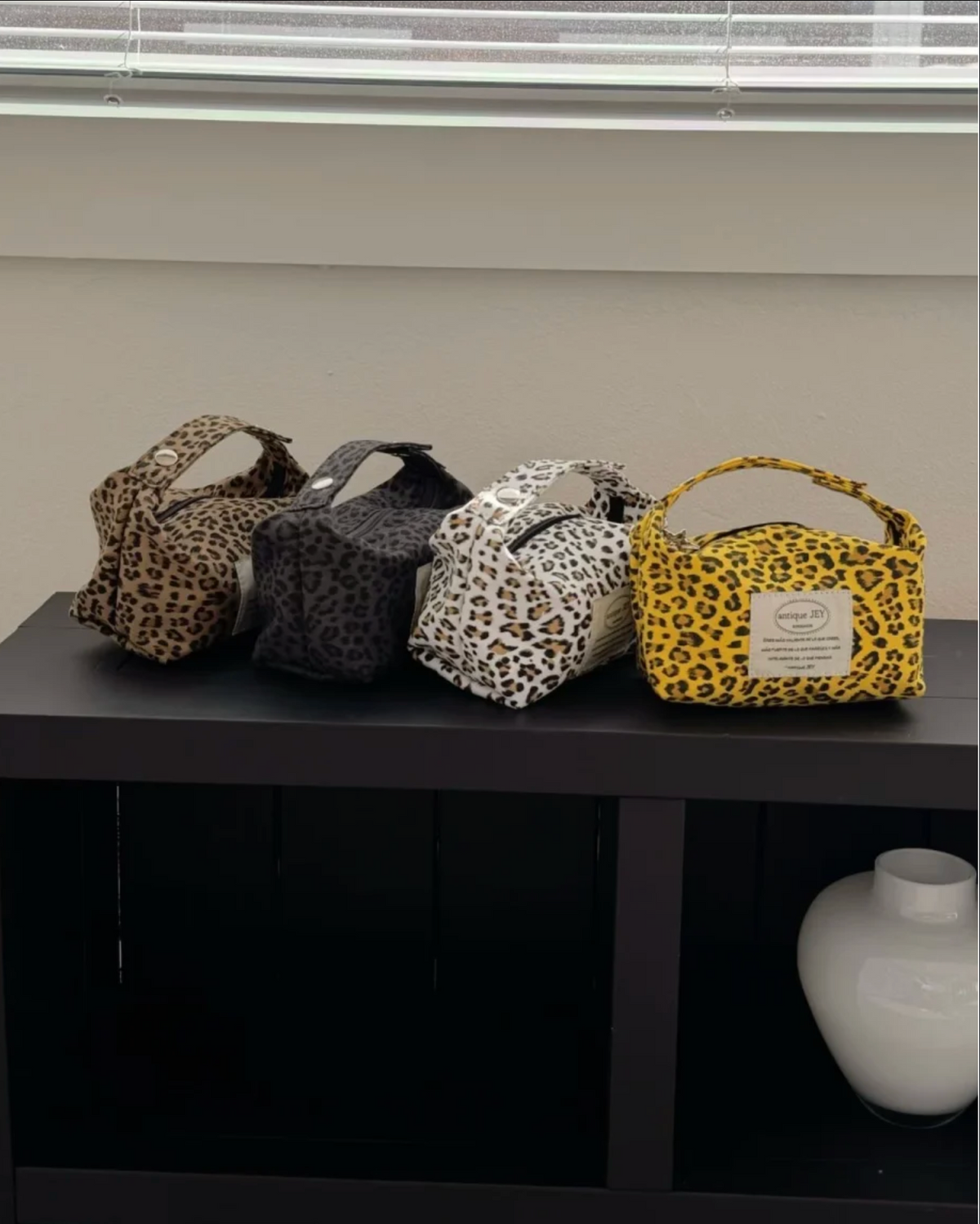 ANTIQUEJEY Leopard Lunchbox Makeup Bag