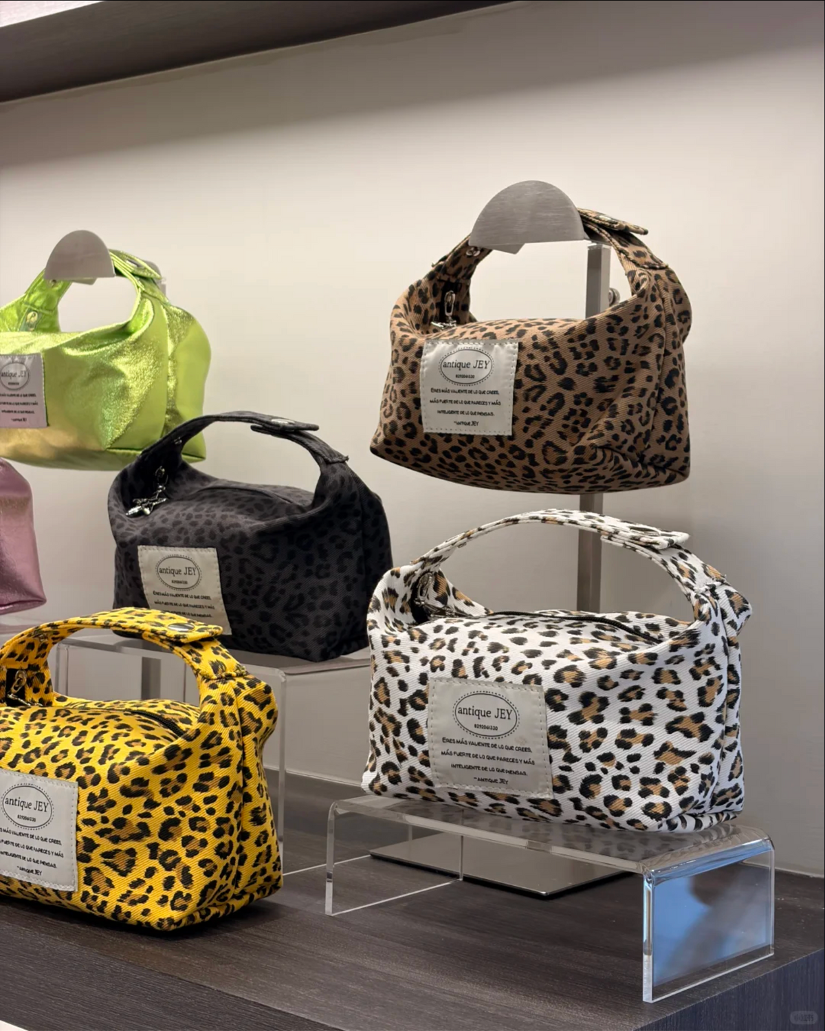 ANTIQUEJEY Leopard Lunchbox Makeup Bag