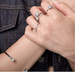 LLOYD 15588860 image 2: 【Pre-Order】LLOYD Silver 925 White Timeless Bangle Bracelet 纯银手镯