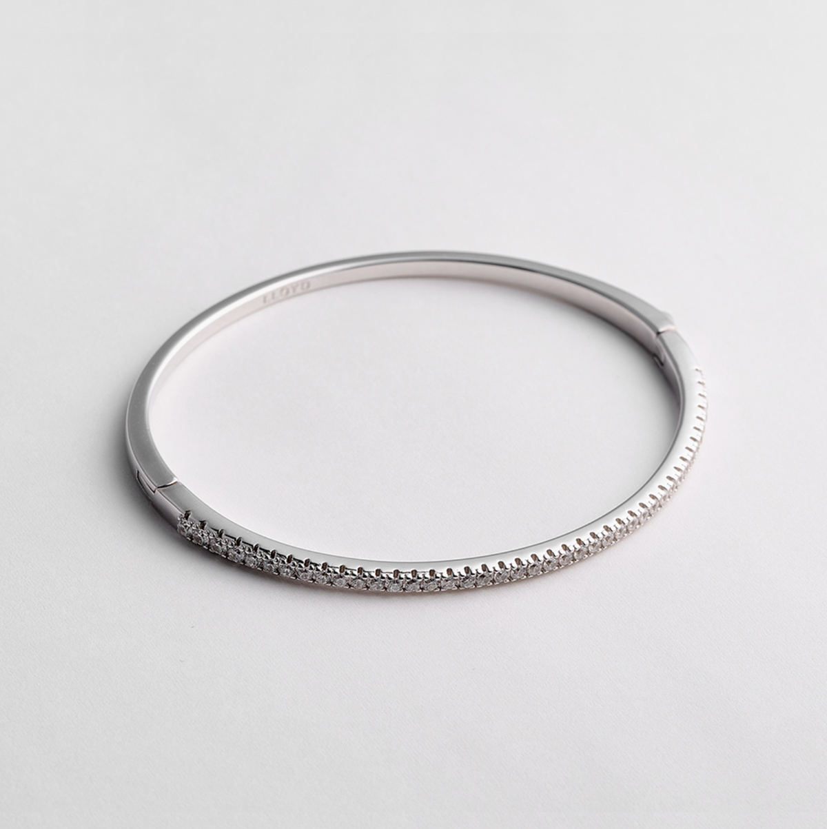 LLOYD 15702896 image 3: 【Pre-Order】Brass Lloyd Essential Half Tennis Bangle