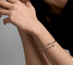 LLOYD 15702919 image 1: 【Pre-Order】Silver 925 Lloyd Essential Peggi Cross Bangle