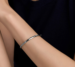 LLOYD 15703008 image 1: 【Pre-Order】Brass Lloyd Essential Dot Light Bangle